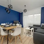 Daire Klimasa White&blue With Balcony In By Renters Wroclaw