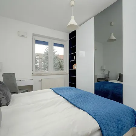Klimasa White&blue With Balcony In By Renters