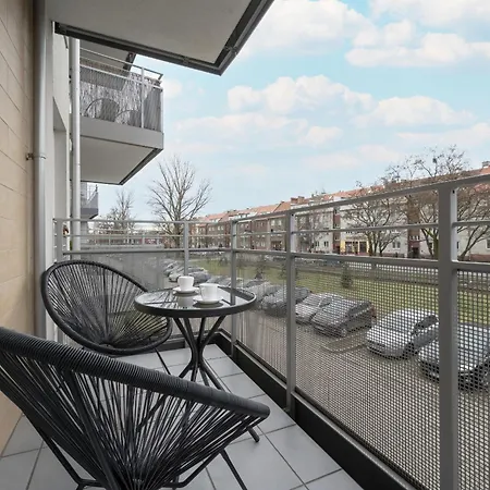 Klimasa White&blue With Balcony In By Renters *