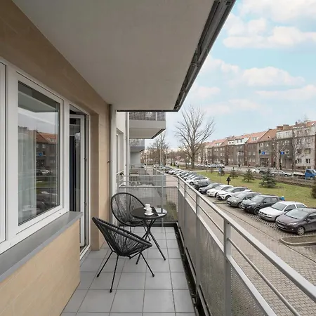 Klimasa White&blue With Balcony In By Renters Apartment *