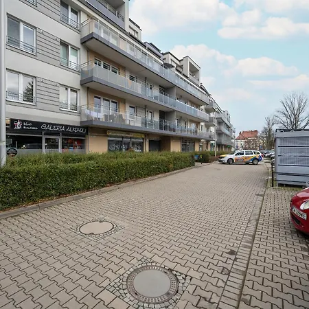 Klimasa White&blue With Balcony In By Renters Apartment Wroclaw